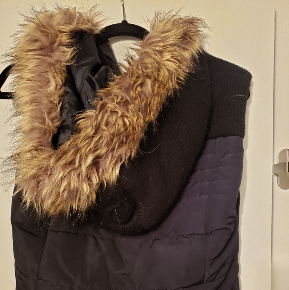 Black Aeropostale vest - Picture 2 of 3